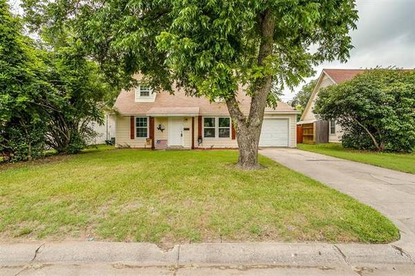 425 Newton Drive, Burleson, TX 76028