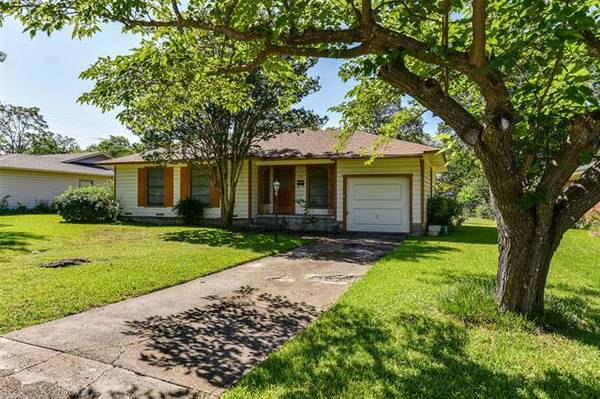 105 Pensacola Avenue, Waxahachie, TX 75165