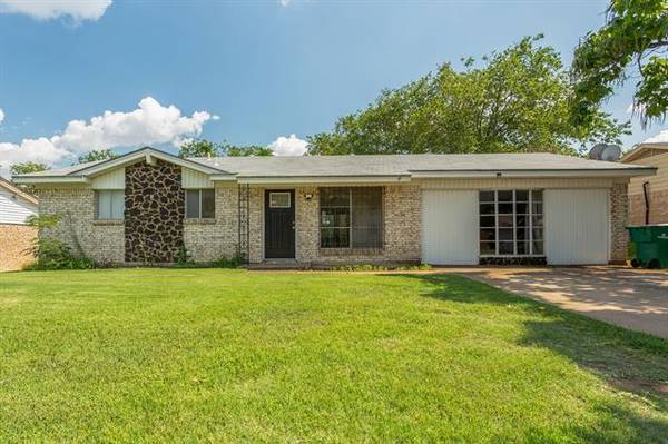 5928 Shipp Drive, Watauga, TX 76148