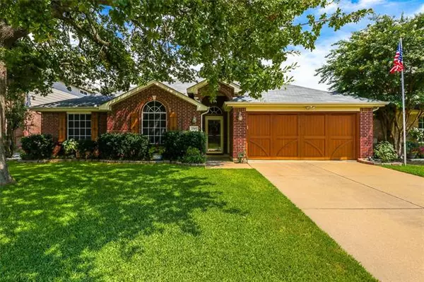 2505 Greenhaven Drive, Burleson, TX 76028