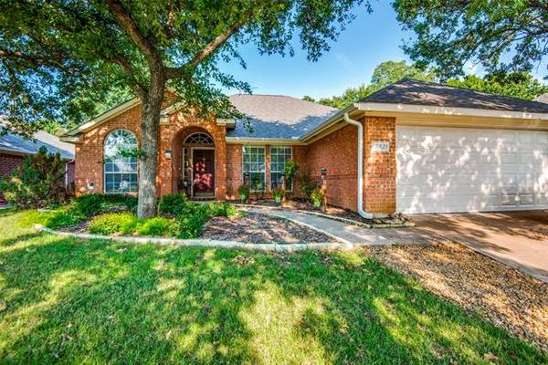 2921 Custer Drive, Corinth, TX 76210