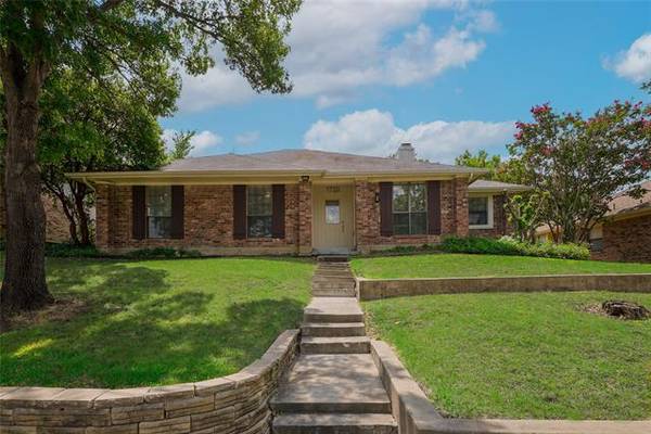 1726 Saint James Drive, Carrollton, TX 75007