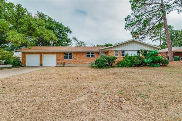 1601 Oakridge Drive, Pantego, TX 76013