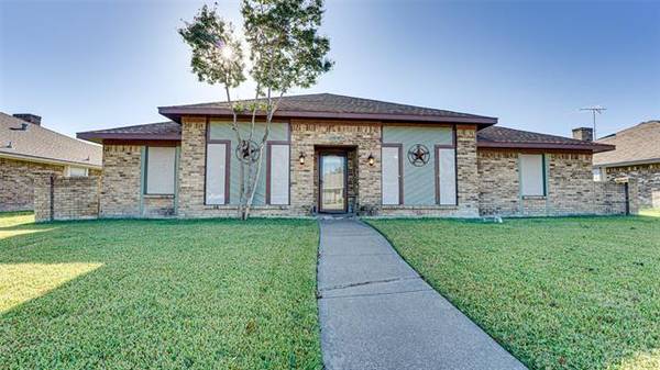 418 Pebblecreek Drive, Garland, TX 75040