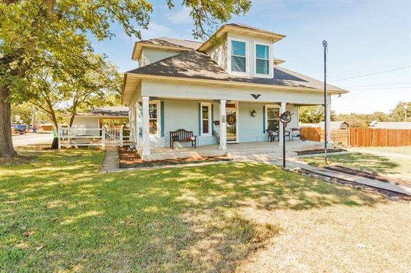 1406 S Trinity Street, Decatur, TX 76234