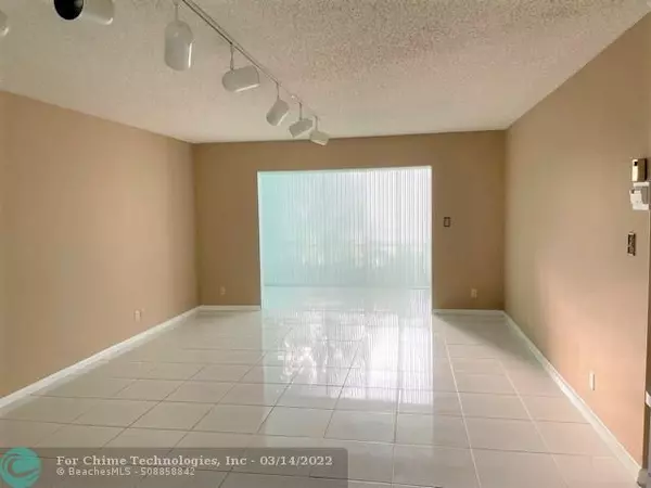 Pompano Beach, FL 33069,2208 S Cypress Bend Dr  #104