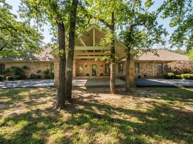 120 Deer Park Court, Granbury, TX 76048