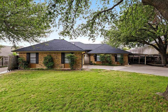 8557 Woodlake Circle, Fort Worth, TX 76179