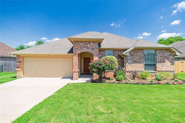 210 Willow Creek Drive, Weatherford, TX 76085