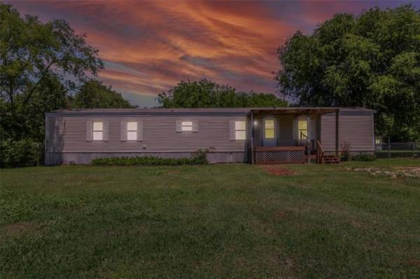 2129 Meadowview Street, Alvarado, TX 76009