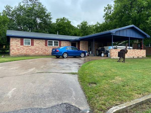 209 N Ervin Street, Comanche, TX 76442