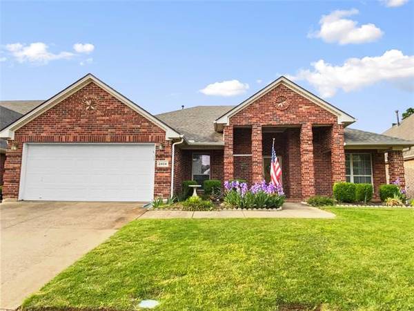 2404 Honey Drive, Arlington, TX 76001