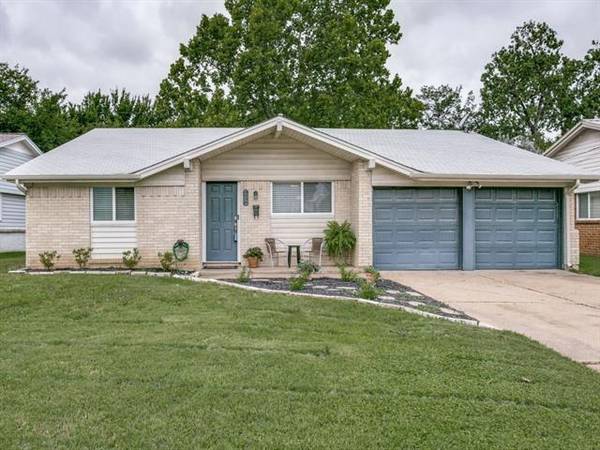 1052 Easy Street,  Grapevine,  TX 76051