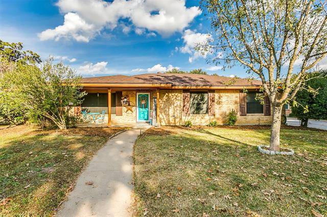 913 S Colonial Drive, Cleburne, TX 76033