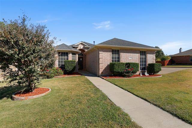 5860 Pearl Oyster Lane, Fort Worth, TX 76179