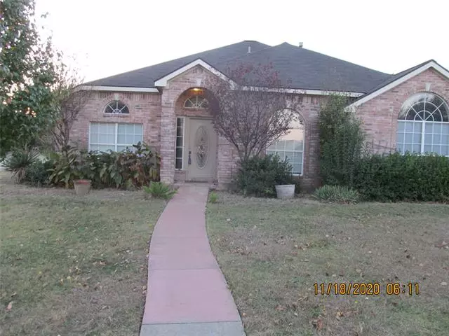 800 Crooked Creek Lane, Desoto, TX 75115