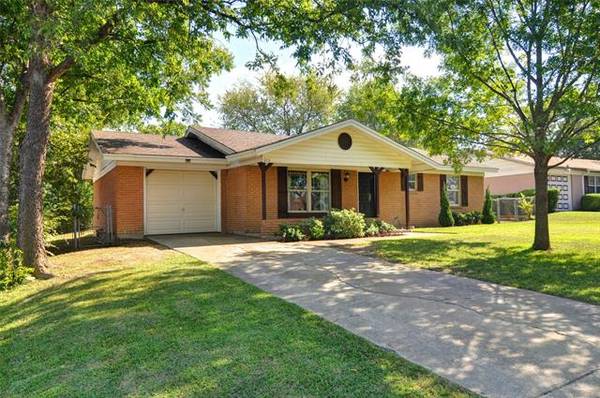 213 Mildred Lane, Benbrook, TX 76126