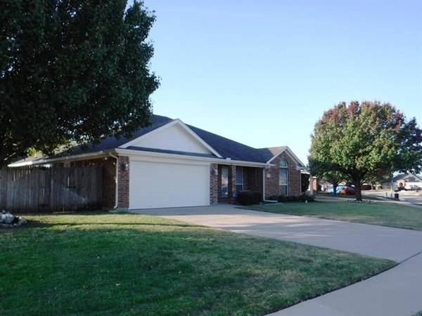 944 La Sierra Drive, Crowley, TX 76036