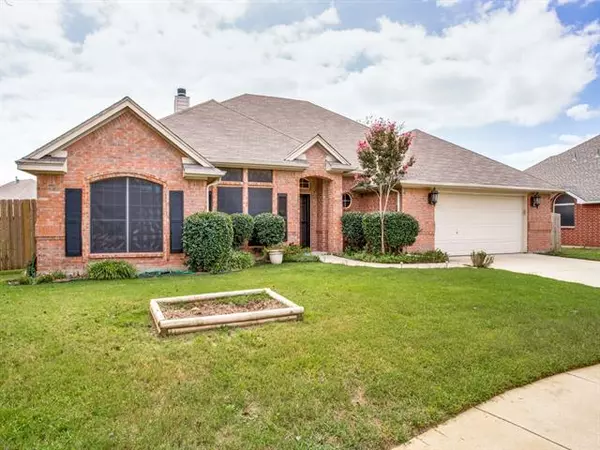 505 Surry Court, Saginaw, TX 76179