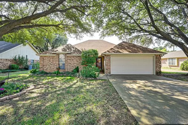 2520 Satinwood Court, Arlington, TX 76001