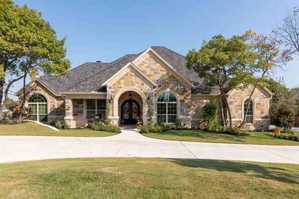 101 Silver Hill Court, Lakeside, TX 76108