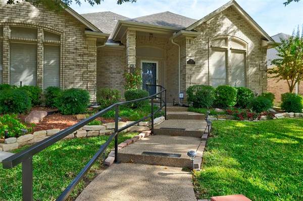 7105 Deer Hollow Drive, Fort Worth, TX 76132