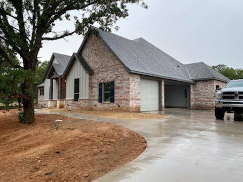 3033 Fossil Oaks Drive, Azle, TX 76020