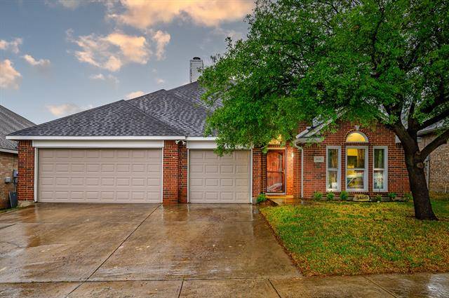 8450 Muirwood Trail, Fort Worth, TX 76137