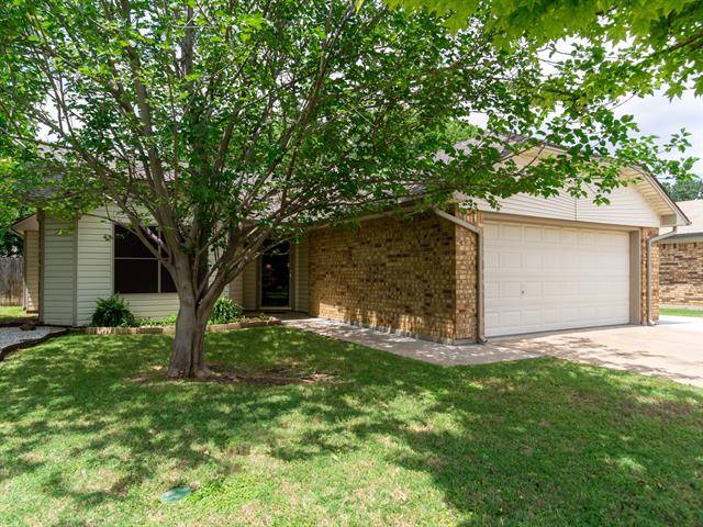 1068 W Hills Terrace, Saginaw, TX 76179