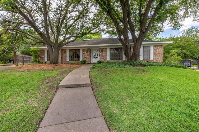 4316 RIDGLEA COUNTRY CLUB Drive, Benbrook, TX 76126