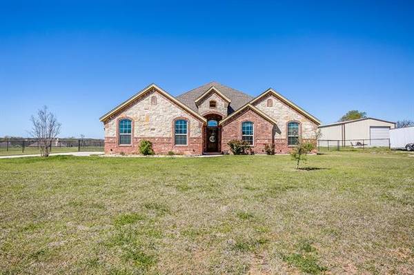 175 Briar Meadows Circle, Azle, TX 76020