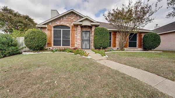 801 Applewood Drive, Cedar Hill, TX 75104