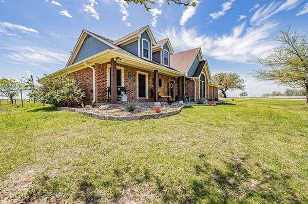 2301 Winchester Court, Tolar, TX 76476