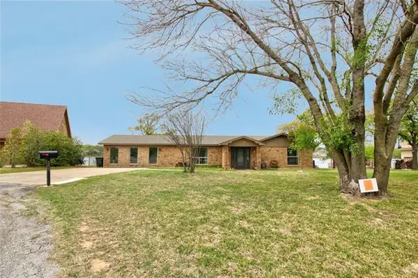 Lake Kiowa, TX 76240,155 Blackfoot Trail N