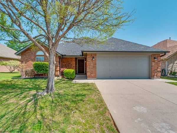 6816 Cheatham Drive, Watauga, TX 76148