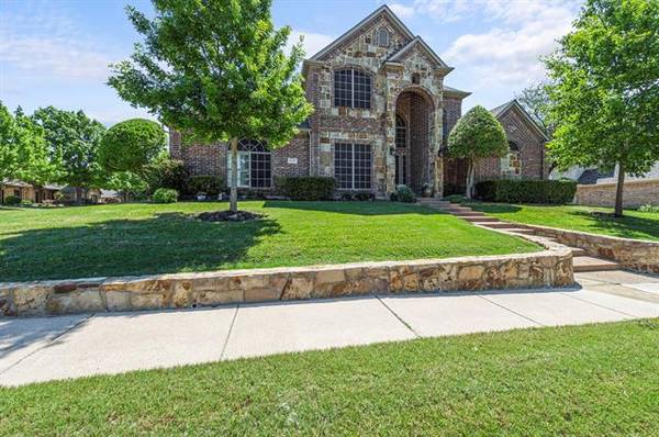 8212 Kentwood Drive, North Richland Hills, TX 76182