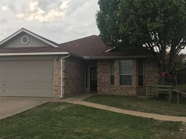 10508 Trevino Lane, Benbrook, TX 76126