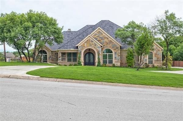 101 Silver Hill Court, Lakeside, TX 76108