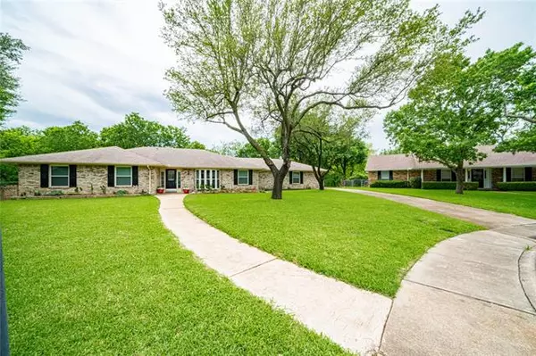 Desoto, TX 75115,928 Creekbend Circle