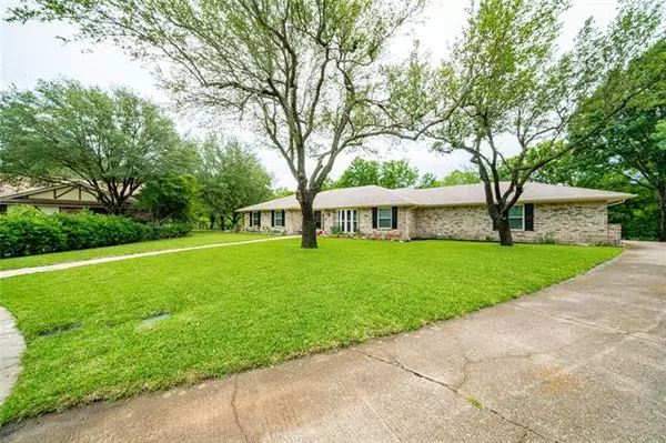 Desoto, TX 75115,928 Creekbend Circle