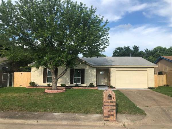 2302 Quail Hollow Drive, Grand Prairie, TX 75051