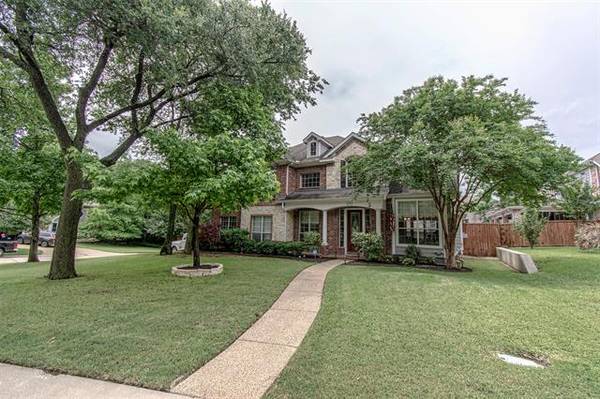 631 Creekwood Lane, Grand Prairie, TX 75052