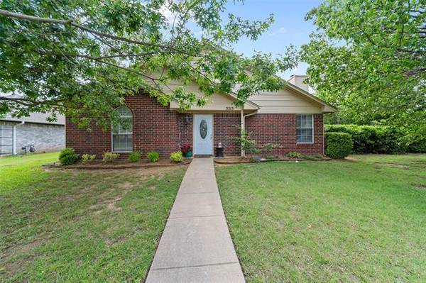 3213 Hollycreek, Denton, TX 76207