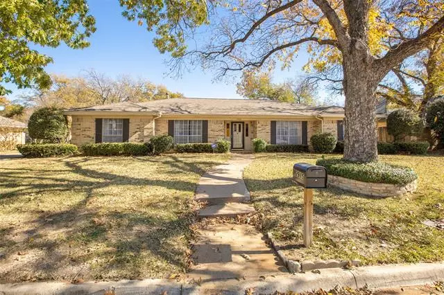 2915 S Fielder Road, Arlington, TX 76015