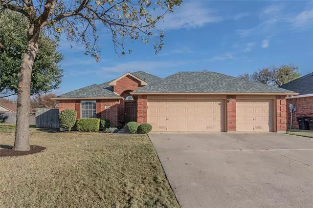 3752 Regency Circle, Fort Worth, TX 76137