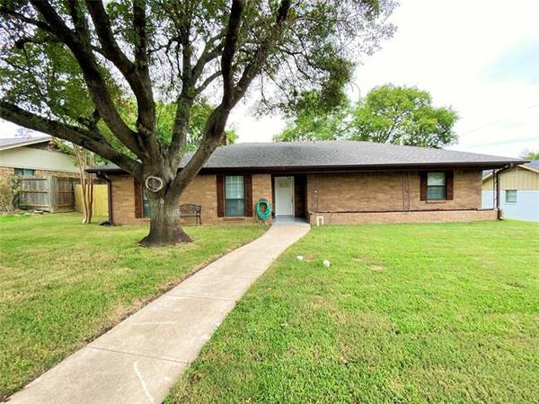 421 Riverwood Drive, Desoto, TX 75115