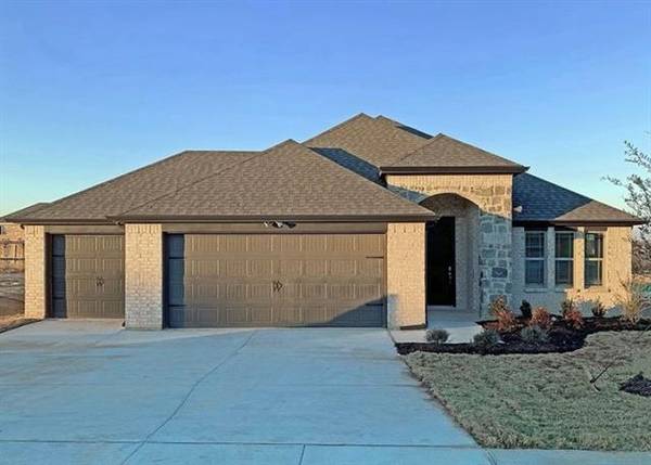 512 Hillcrest Circle, Justin, TX 76247