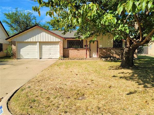 208 Palomino Drive, Saginaw, TX 76179