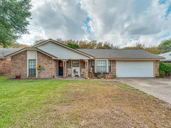 3808 Enamor Drive, Arlington, TX 76016