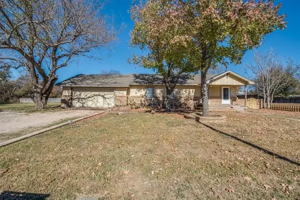 230 W 1ST Street, Springtown, TX 76082